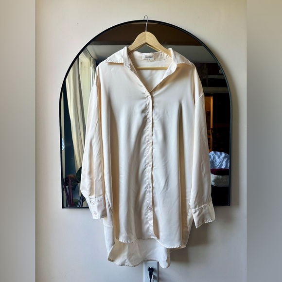 BRUNETTE THE LABEL | satin shirt | size m/l - Picture 2 of 5